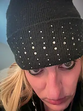 KITTYBOOBOOFUXX online show from April 1, 3:07 am