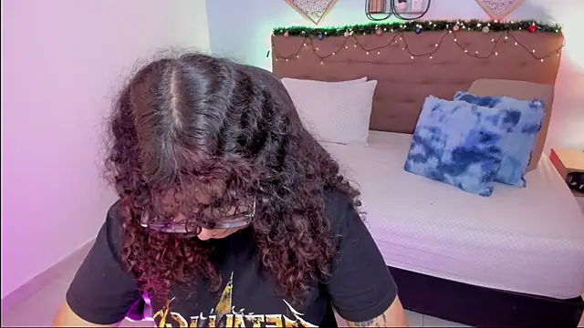  Lilly miller online show from December 3, 8:00 pm