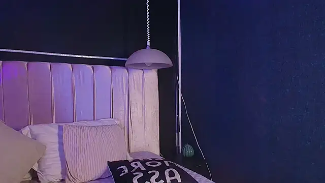 Zhally Dee online show from October 9, 8:13 pm