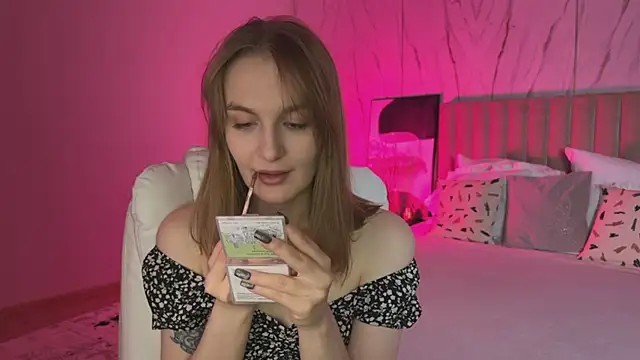  Vikky Moon  online show from January 19, 1:02 am