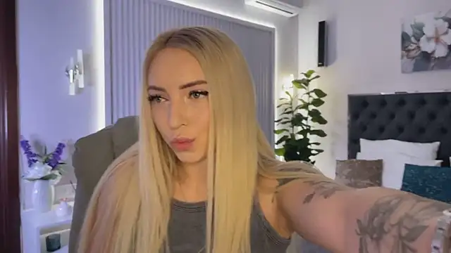 OhMyEmma online show from October 1, 1:32 am