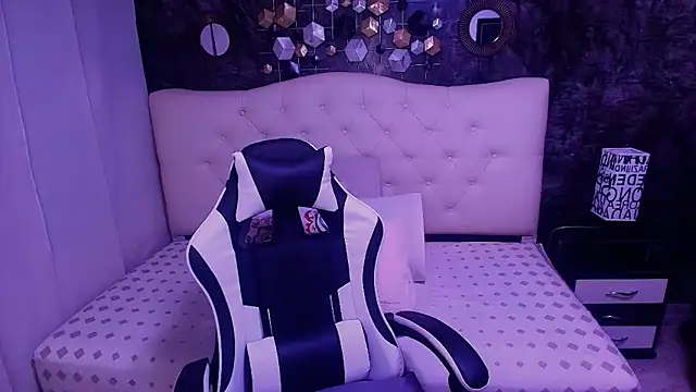  LiilyWong online show from September 13, 5:15 am