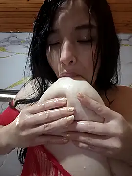 Zoebreastmilk2 online show from October 7, 3:49 pm