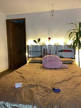 Lia Valmont online show from April 6, 1:27 am