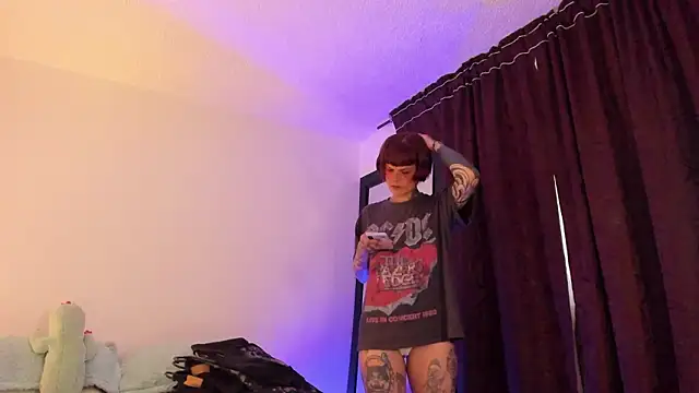 Alessamoth online show from February 10, 8:56 pm