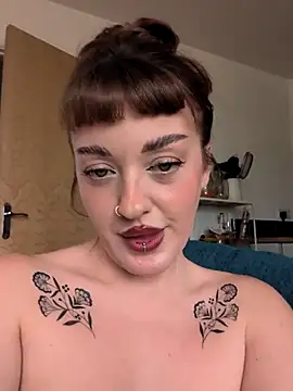 Petite Juicy Olive online show from May 8, 9:45 am