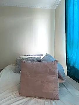 Ivelleee  online show from October 1, 7:30 pm