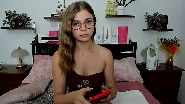 HaleyReedme online show from June 27, 8:26 am