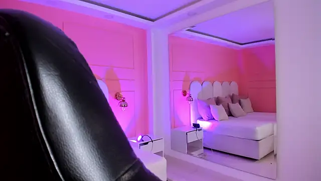 eva sainnt online show from November 16, 1:40 am