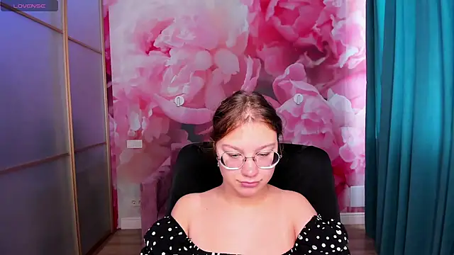 AngelinaLow online show from October 5, 5:23 am