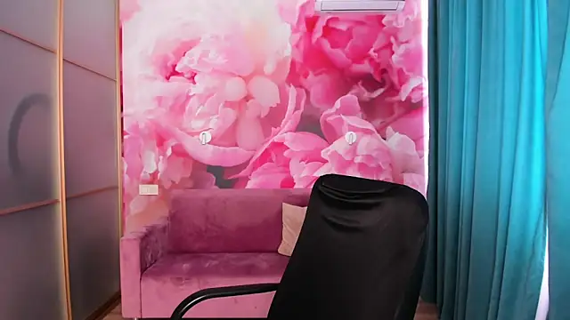 AngelinaLow online show from September 21, 11:20 am