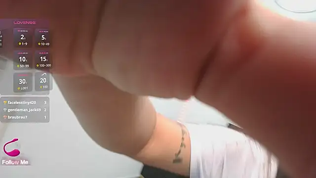 adrianax28 online show from October 20, 7:00 am