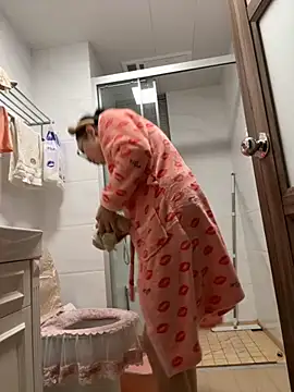 aa520uv online show from November 15, 4:30 pm