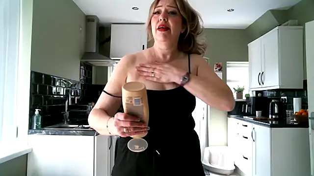 MissHoneyPenny online show from May 27, 9:28 am