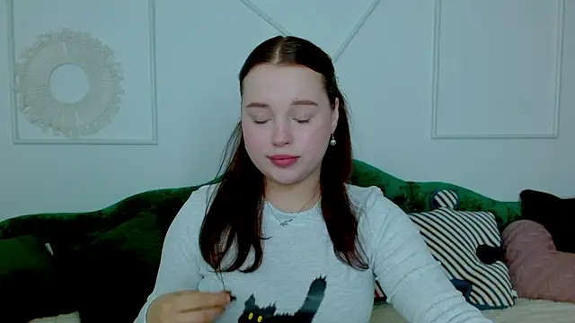 Cute kitty- online show from October 16, 8:11 pm