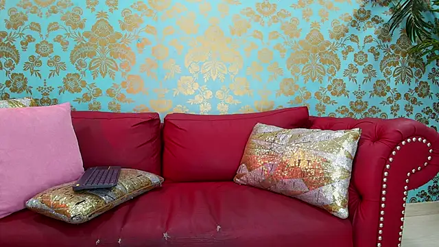 EmmaReyez online show from October 17, 1:36 pm