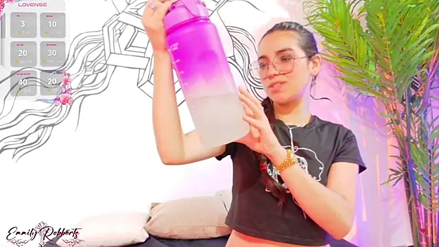 Emmi Roberts online show from February 20, 9:37 pm