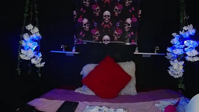 Hairydoll  online show from October 19, 7:05 pm