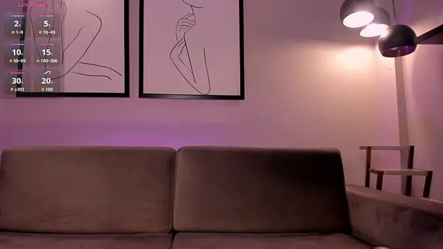 CandaseRussell online show from September 9, 8:19 pm