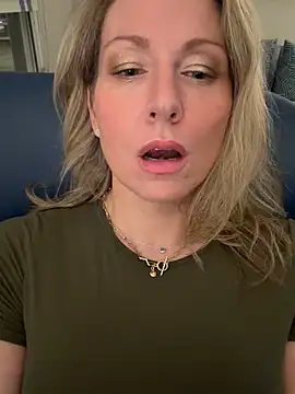 LittleMsMILF online show from March 11, 1:43 am