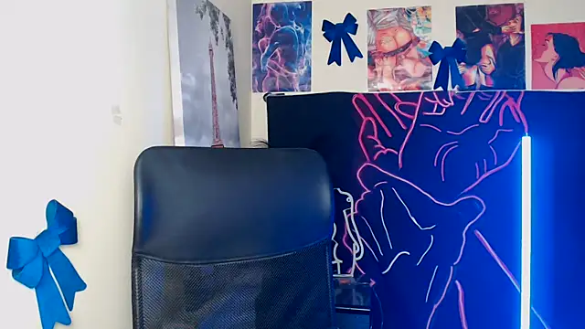 VanessaRey  online show from April 6, 4:30 pm