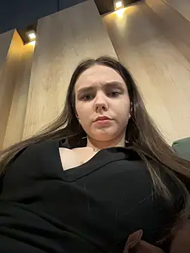 MilaBee online show from March 2, 5:08 am