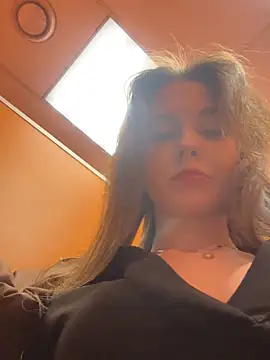 MilaBee online show from February 5, 11:13 am