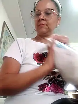 Amadamilf1980 online show from April 13, 3:35 pm