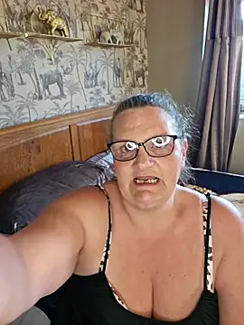 MissQueenBeex online show from April 30, 6:46 pm