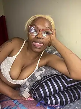 YummyMelanin117 online show from October 2, 12:37 am