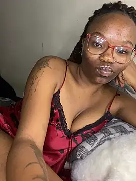 YummyMelanin117 online show from January 12, 11:21 pm