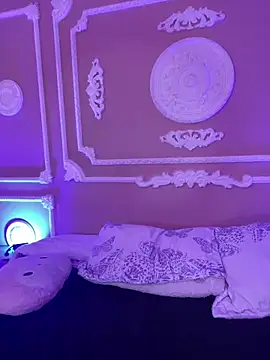 ArianaReynoldss online show from September 25, 8:28 pm