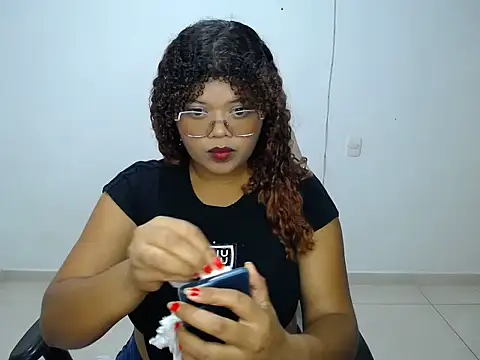 natalietits1 online show from December 18, 4:28 am