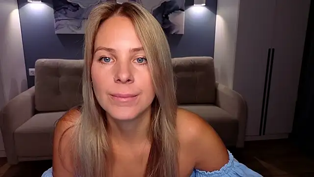 MelanieBennett online show from October 4, 6:41 am