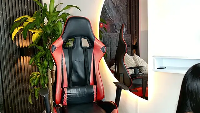 Lenna s online show from October 15, 8:22 pm