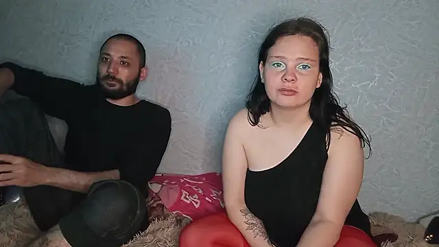 SweetPiggyx online show from April 25, 5:43 pm