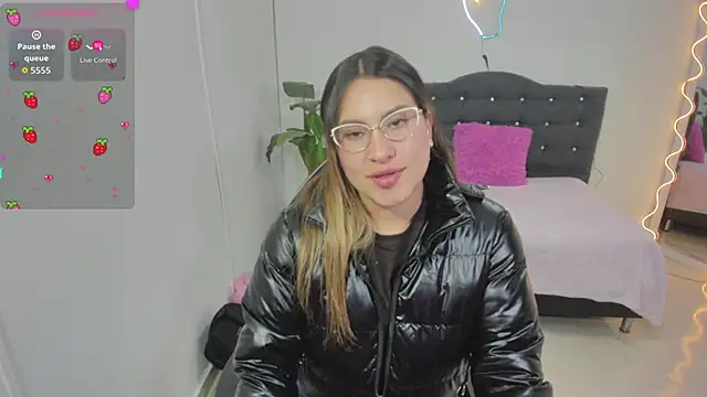 saaya tay online show from September 15, 3:04 am