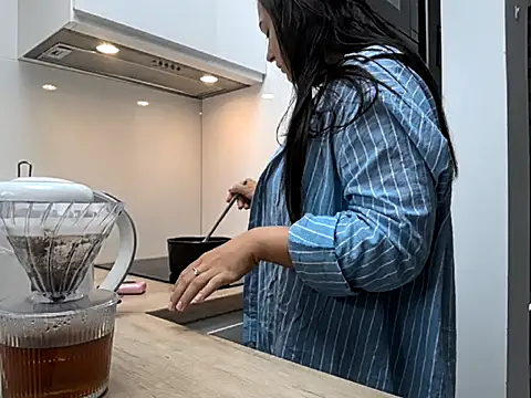 MoonlitLust online show from June 1, 7:54 am