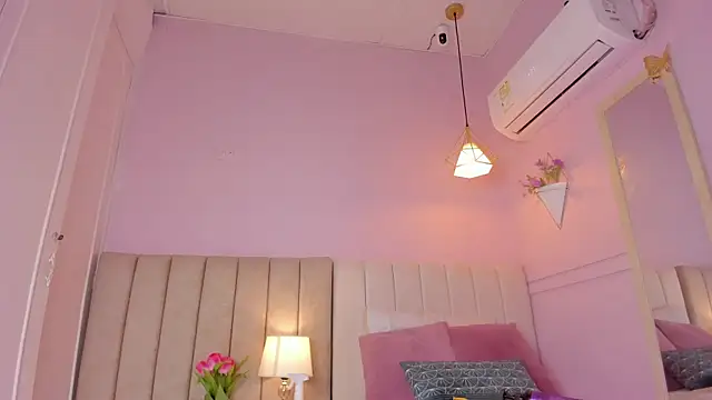  lucia 18 online show from October 20, 6:33 pm