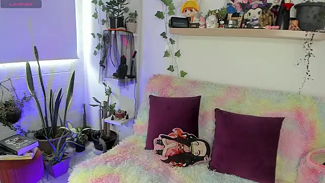 sarahminage  online show from June 7, 5:53 pm