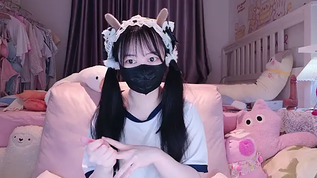 love-uiui online show from January 17, 1:40 pm