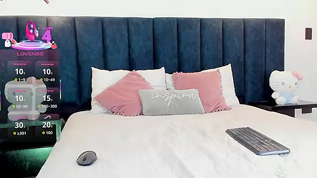 niia7 online show from October 2, 8:03 pm