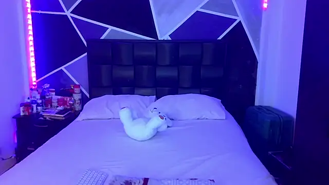 jazminslut online show from April 13, 1:40 am