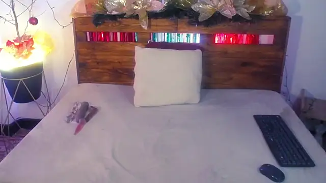 Yeseniaa25  online show from December 16, 4:24 pm