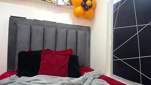 EmmaJhomson online show from October 8, 8:46 pm