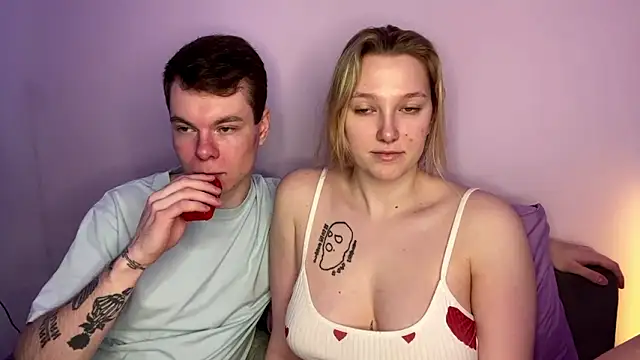 julielourens online show from February 16, 8:03 am