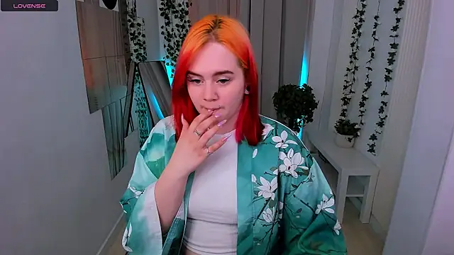 lunaalli online show from April 10, 9:32 pm