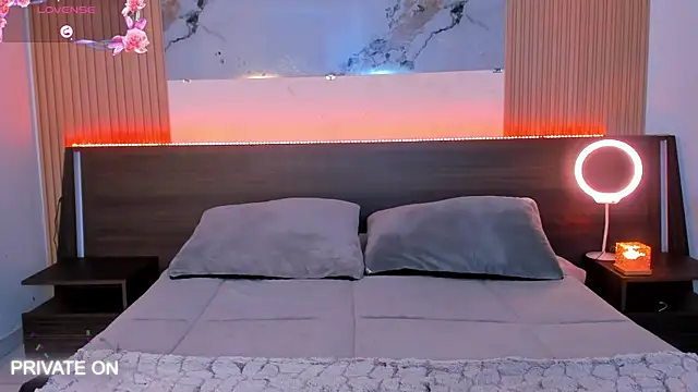 samanthaa moon online show from April 8, 11:07 pm