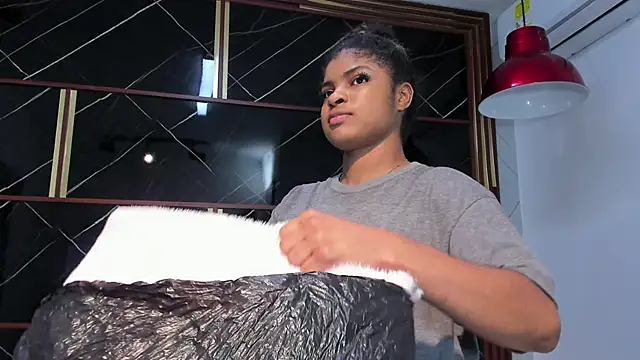 HannyThompson online show from November 15, 7:15 pm