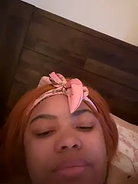 nuttybutter999999 online show from December 18, 3:55 am